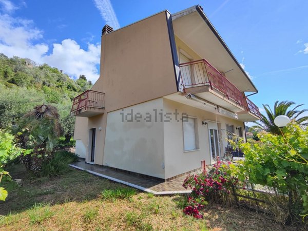 casa semindipendente in vendita ad Ortovero