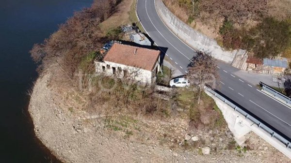 locale commerciale in vendita ad Osiglia