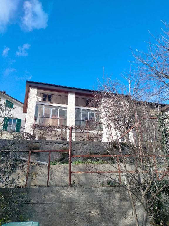 casa indipendente in vendita a Pallare