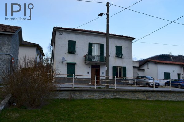 casa indipendente in vendita a Pallare