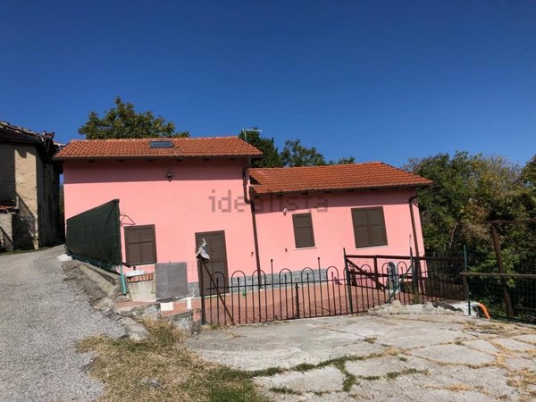 appartamento in vendita a Pallare in zona Biestro