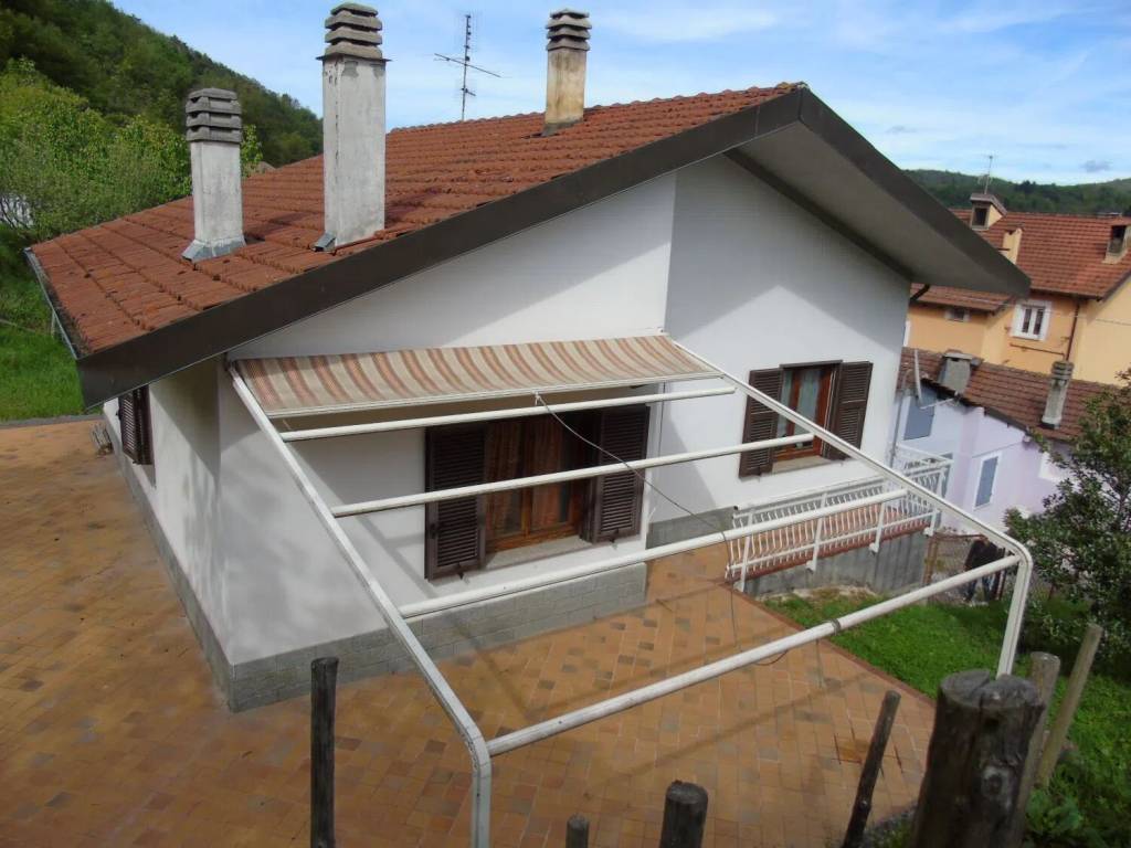 casa indipendente in vendita a Pallare