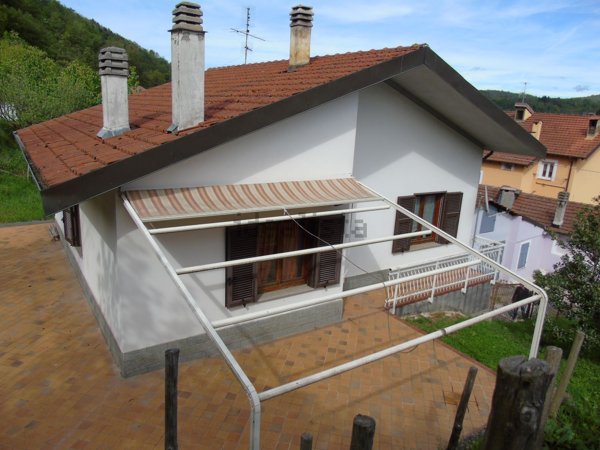 casa indipendente in vendita a Pallare