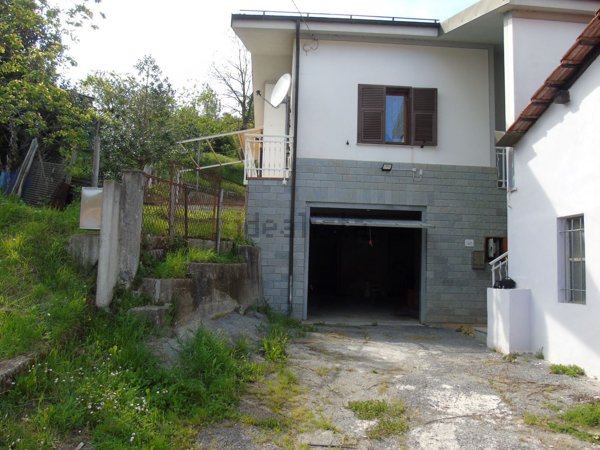 casa indipendente in vendita a Pallare