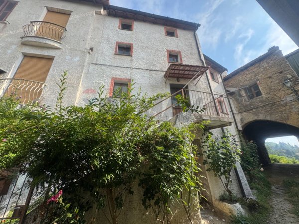 casa indipendente in vendita a Pallare in zona Biestro