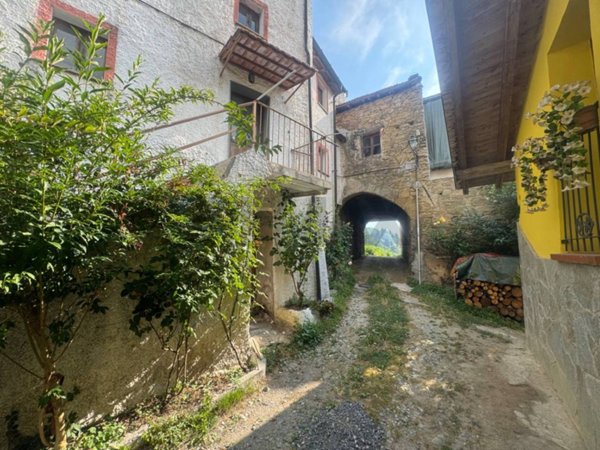 casa indipendente in vendita a Pallare in zona Biestro