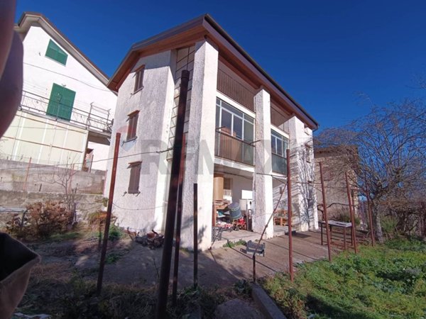 casa indipendente in vendita a Pallare in zona Biestro
