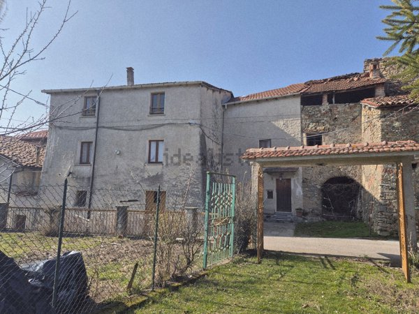 casa indipendente in vendita a Pallare in zona Biestro