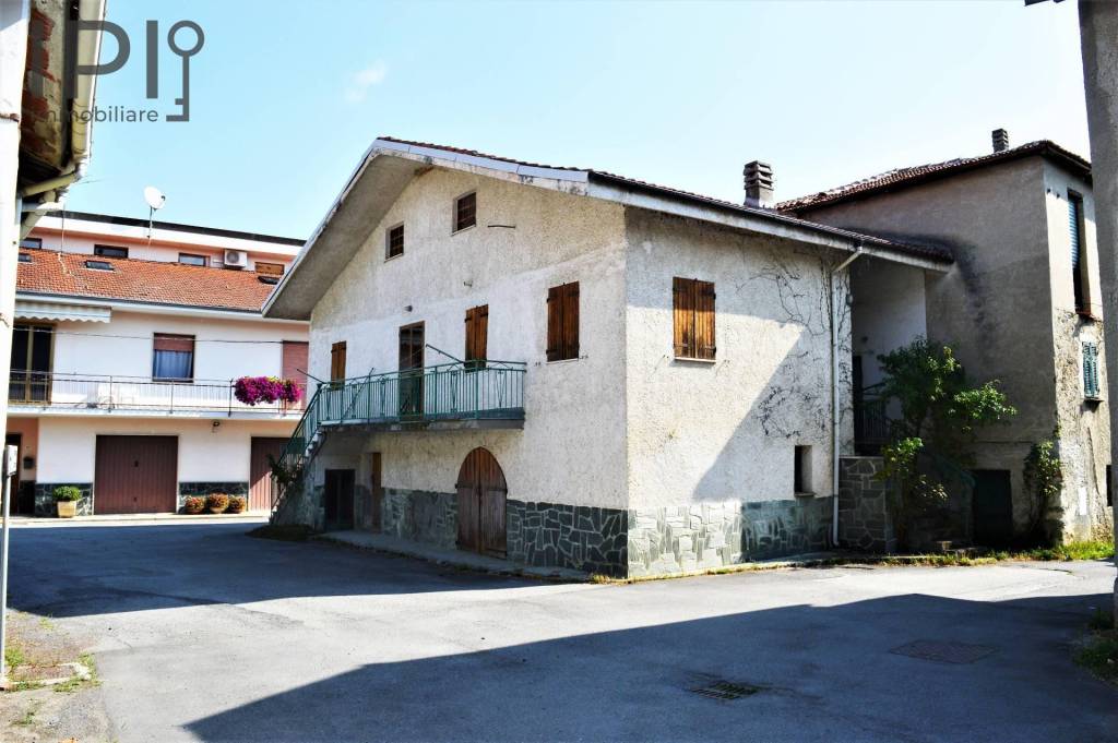casa indipendente in vendita a Piana Crixia
