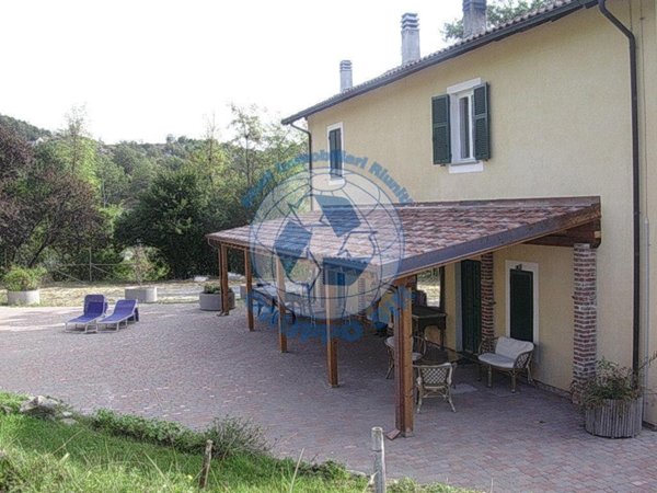 casa indipendente in vendita a Piana Crixia