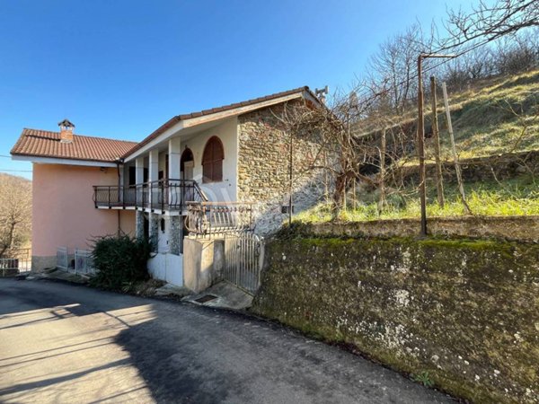 casa indipendente in vendita a Piana Crixia