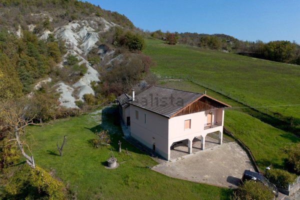 casa indipendente in vendita a Piana Crixia