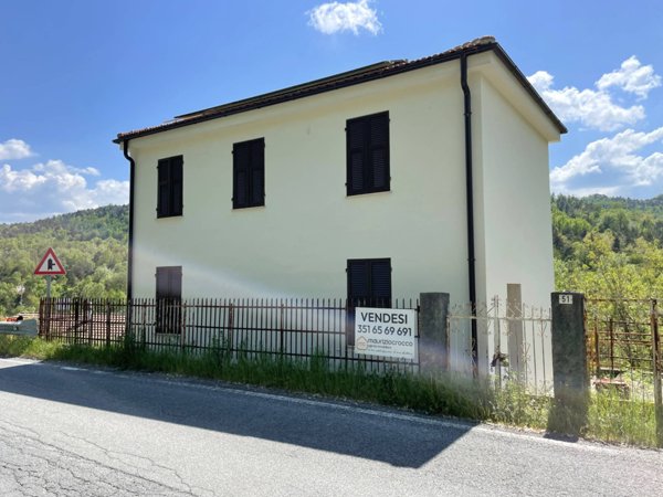 casa indipendente in vendita a Piana Crixia