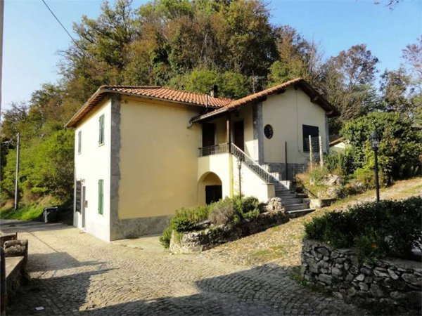 casa indipendente in vendita a Piana Crixia