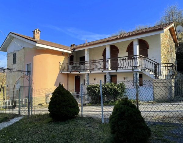 casa indipendente in vendita a Piana Crixia