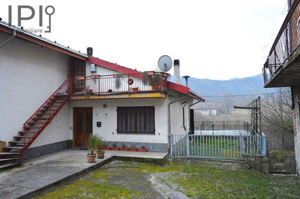 casa indipendente in vendita a Piana Crixia