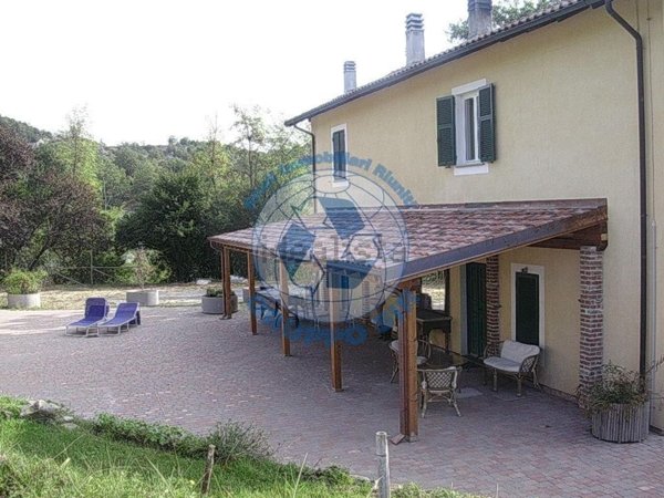 casa indipendente in vendita a Piana Crixia