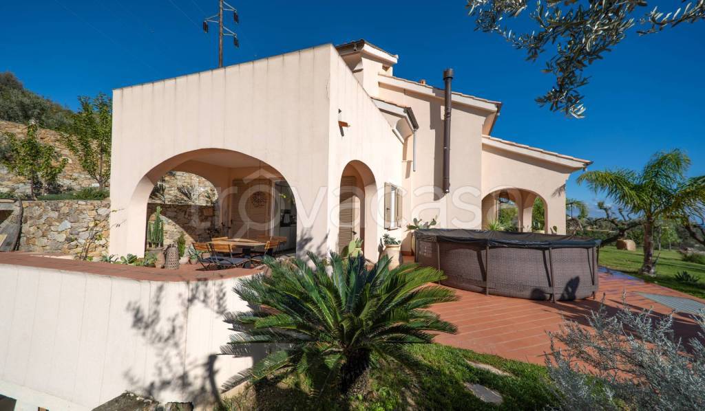 casa indipendente in vendita a Pietra Ligure