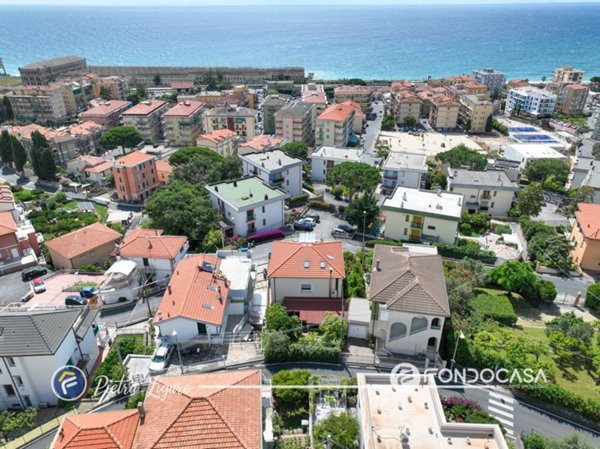 casa indipendente in vendita a Pietra Ligure