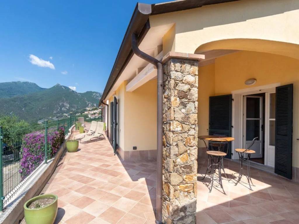 casa indipendente in vendita a Pietra Ligure