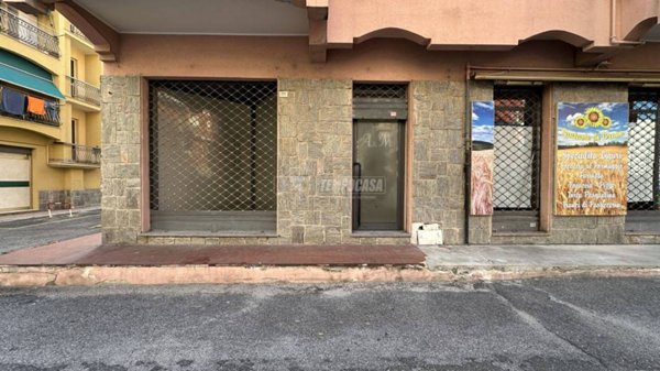 negozio in vendita a Pietra Ligure