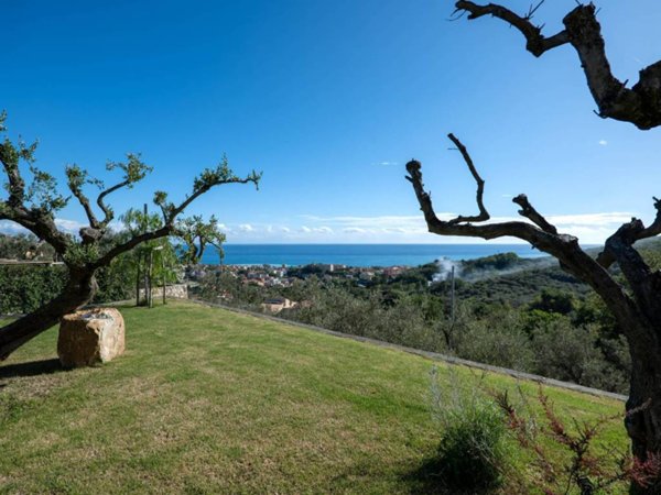 casa indipendente in vendita a Pietra Ligure