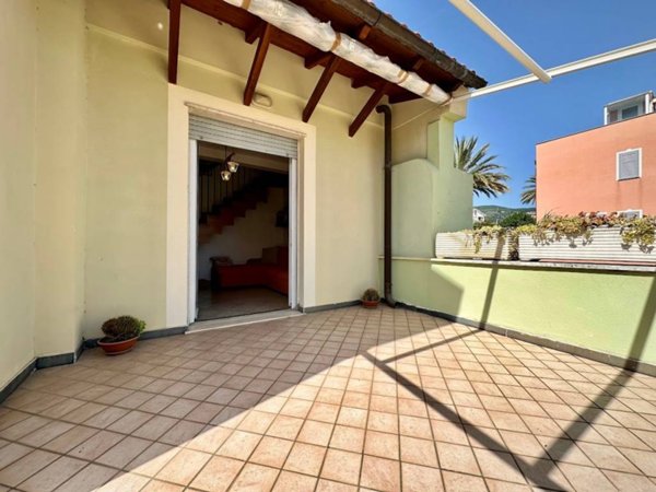 casa semindipendente in vendita a Pietra Ligure