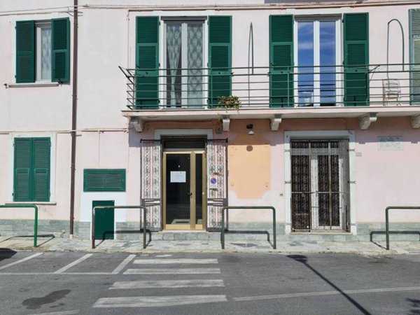 negozio in vendita a Pietra Ligure
