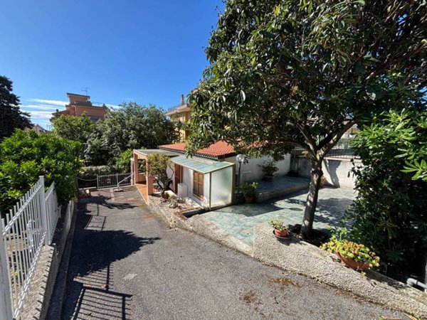 casa indipendente in vendita a Pietra Ligure