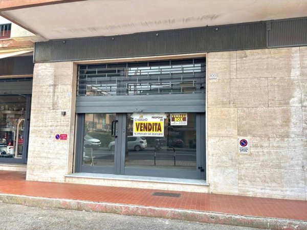 negozio in vendita a Pietra Ligure