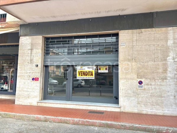 negozio in vendita a Pietra Ligure
