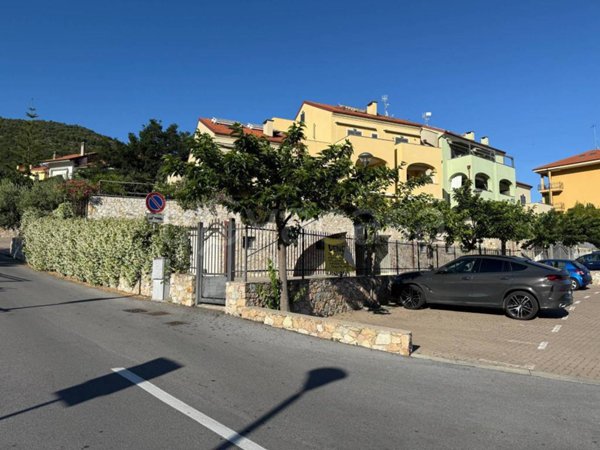 locale di sgombero in vendita a Pietra Ligure