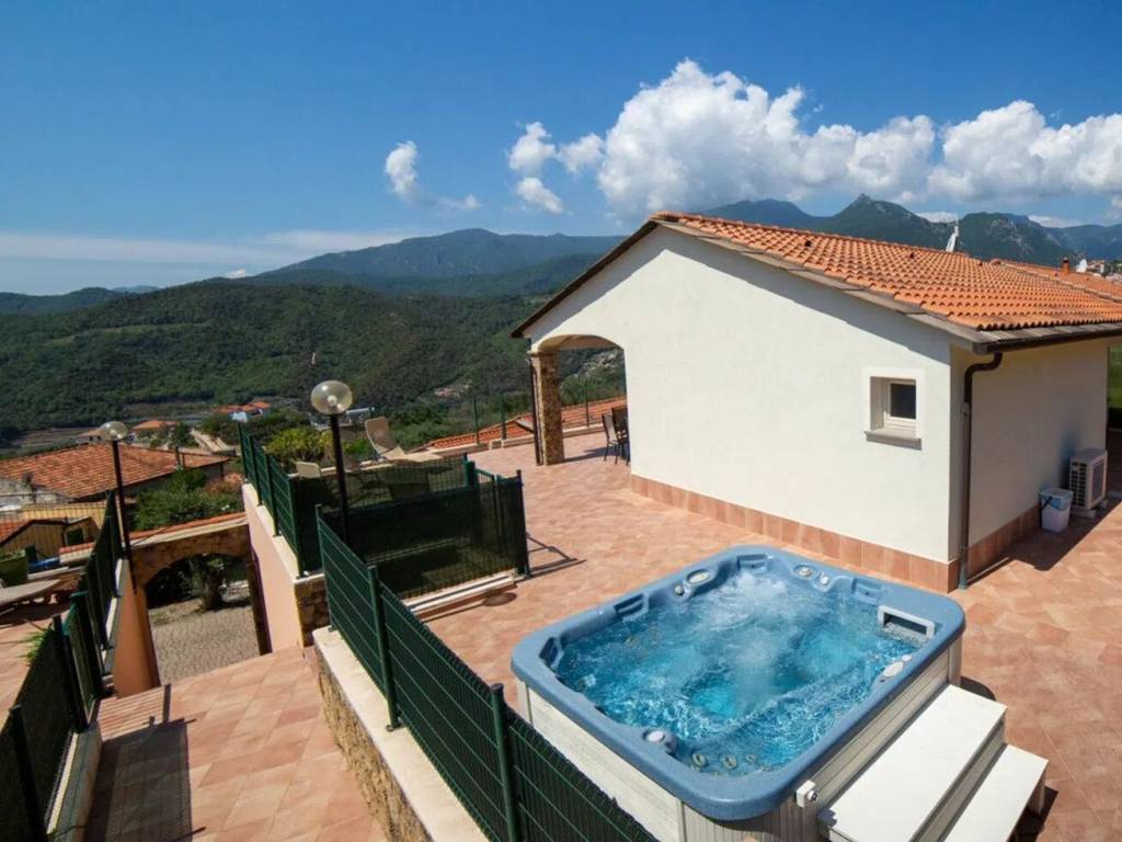casa indipendente in vendita a Pietra Ligure