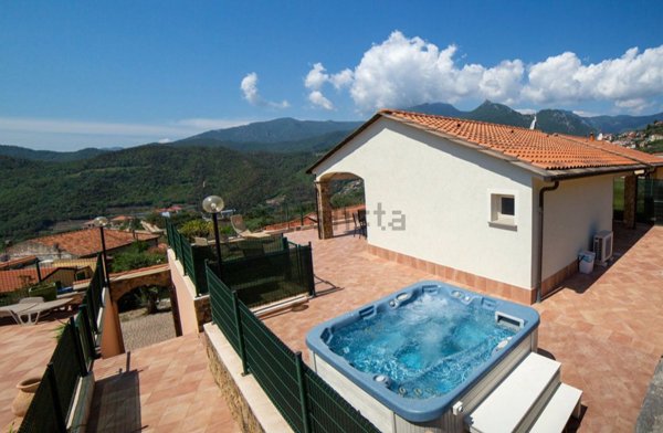 casa indipendente in vendita a Pietra Ligure