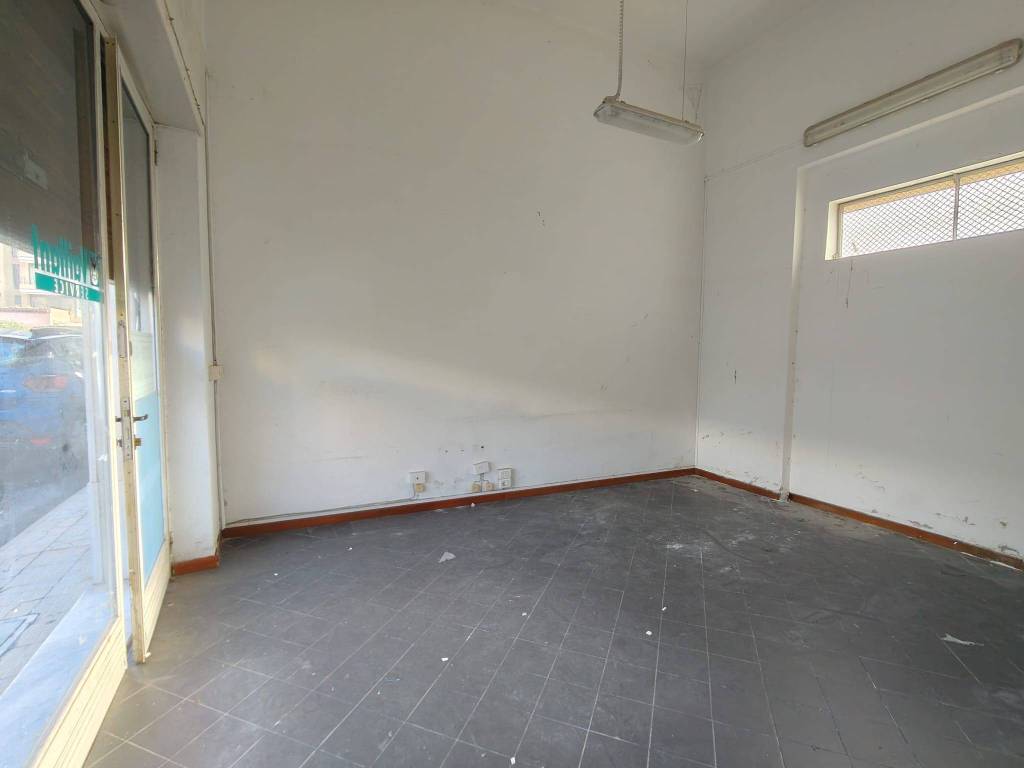 negozio in vendita a Pietra Ligure