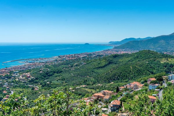 casa indipendente in vendita a Pietra Ligure in zona Ranzi