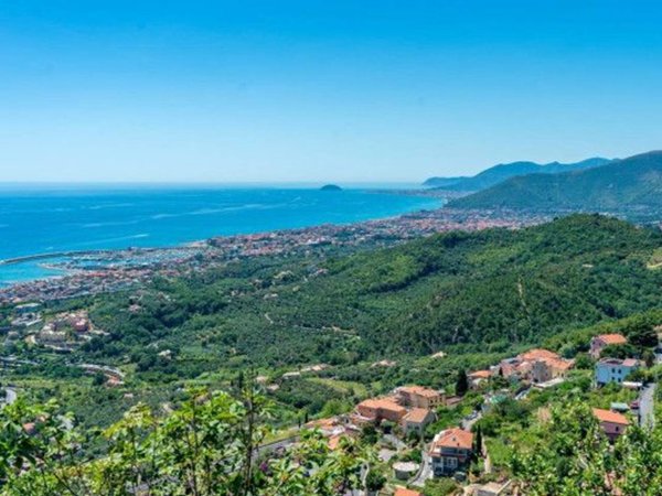 casa indipendente in vendita a Pietra Ligure in zona Ranzi