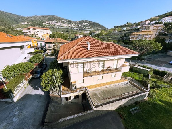 casa indipendente in vendita a Pietra Ligure