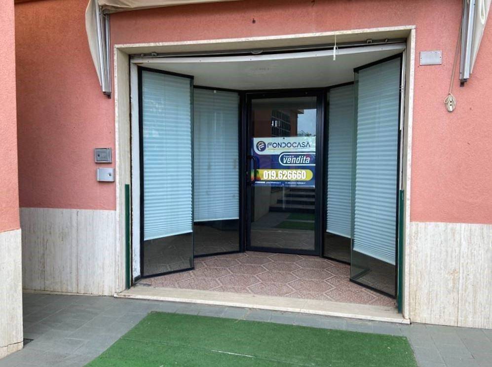 locale commerciale in vendita a Pietra Ligure
