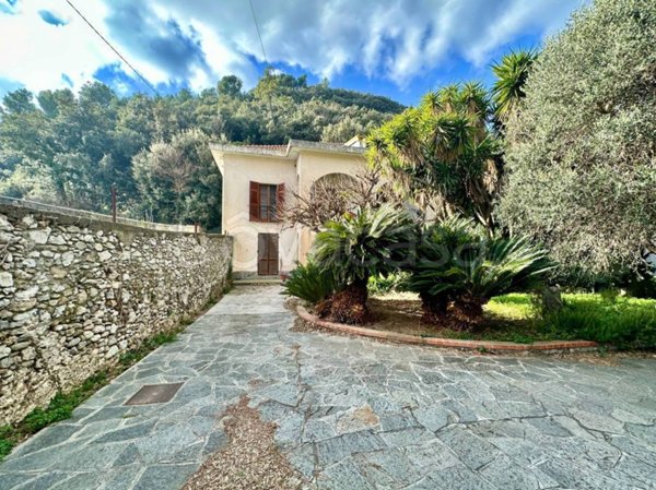 casa indipendente in vendita a Pietra Ligure in zona Santa Corona