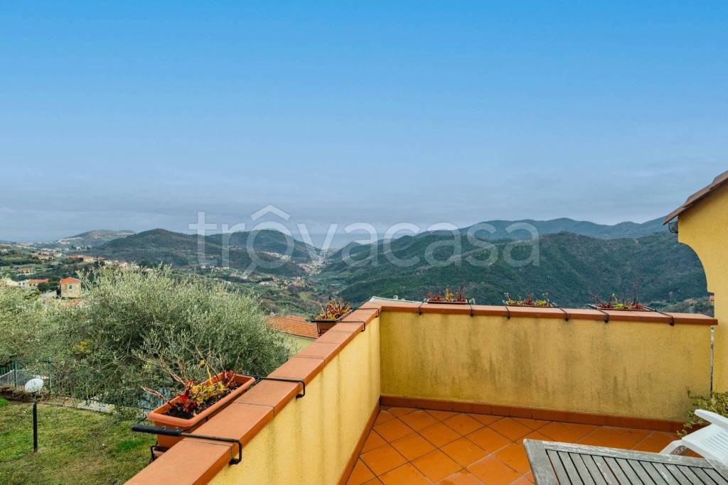 appartamento in vendita a Pietra Ligure in zona Santa Corona