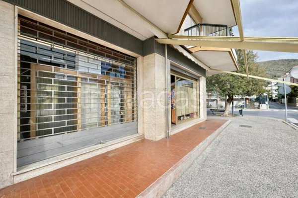 negozio in vendita a Pietra Ligure