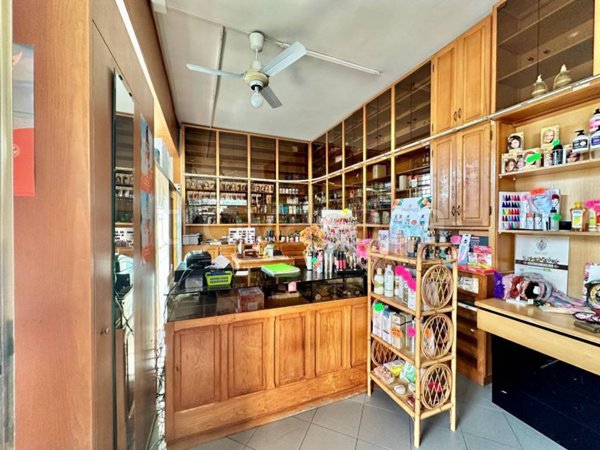 negozio in vendita a Pietra Ligure