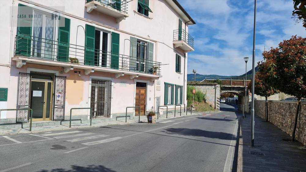 locale commerciale in vendita a Pietra Ligure