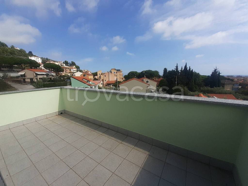 appartamento in vendita a Pietra Ligure in zona Santa Corona