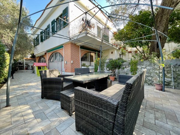 casa indipendente in vendita a Pietra Ligure in zona Ranzi