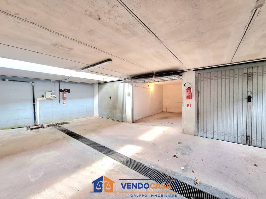 box auto in vendita a Pietra Ligure in zona Santa Corona