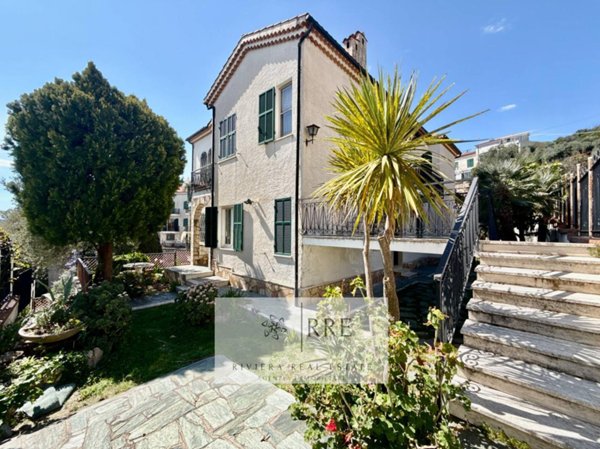 casa indipendente in vendita a Pietra Ligure in zona Santa Corona