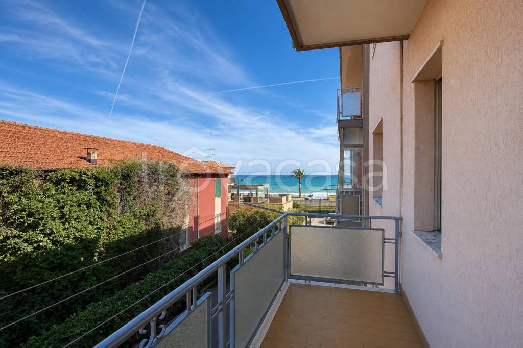 appartamento in vendita a Pietra Ligure in zona Santa Corona