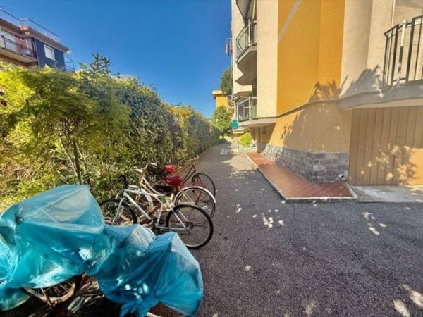 negozio in vendita a Pietra Ligure